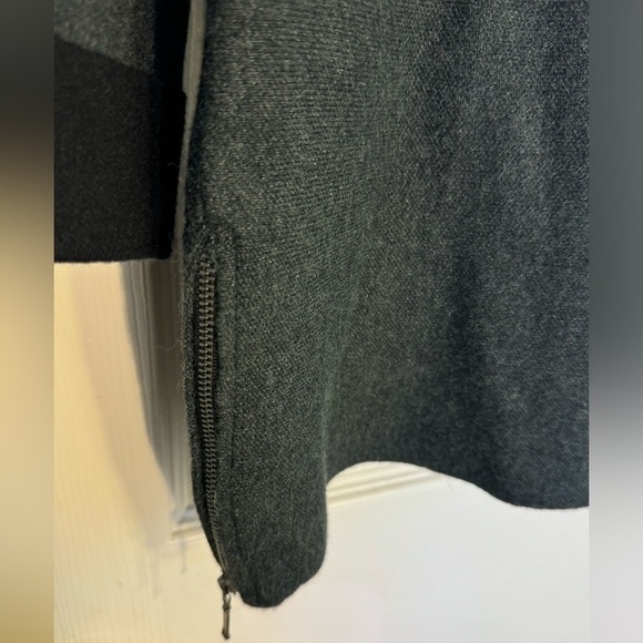 Tahari Dark Gray Mock Neck Minimalist Oversized Sweater Size Large 3/4 sleeve - Picture 9 of 10